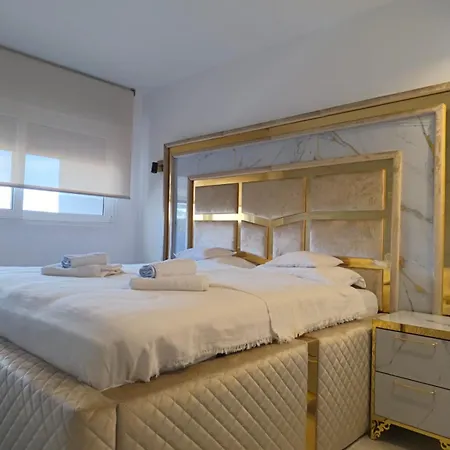 Luxury With Terrace 公寓