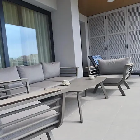 Luxury With Terrace 公寓 *